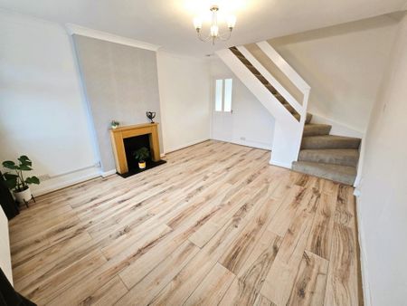 2 bedroom semi-detached house to rent - Photo 2