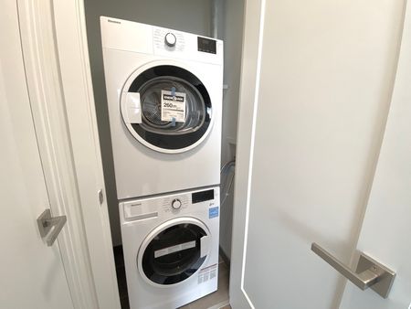 $1,799 / 1 br / 1 ba / 525 sqft 415 Main st W unit 706 - Photo 2