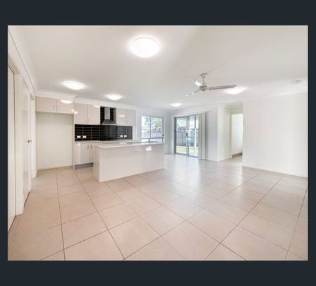 2/2 Michigan Way, Andergrove, Qld 4740 - Photo 1