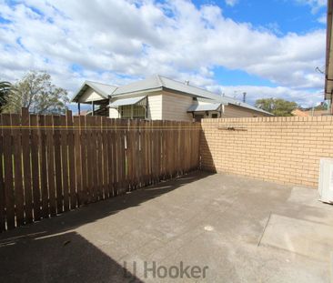 WELL PRESENTED TOWNHOUSE - Photo 5