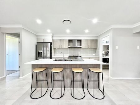 Stunning Family Home! - Photo 4