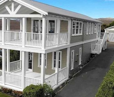 Cape Cod inspired house with panoramic sea views - Photo 5