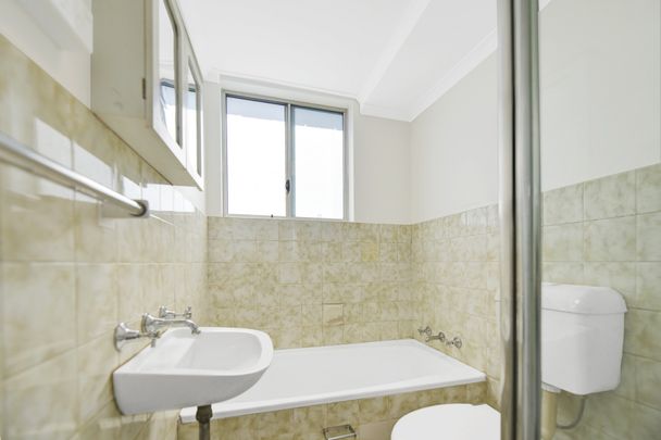 Newly renovated 2 bedroom unit in the heart of merrylands - Photo 1