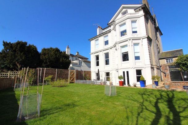3 bedroom apartment to rent - Photo 1