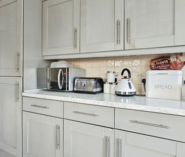 Stanwell New Road, Staines-upon-Thames, Surrey, TW18 4HY - Photo 1