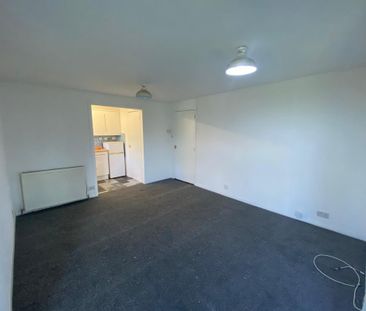 Robson Grove, Govanhill | £750 Monthly - Photo 3