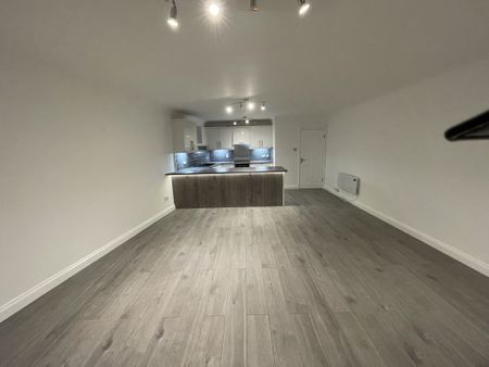 Newly Refurbished To A High Standard – Spacious One Bed Apartment to let in Upminster! - Photo 3