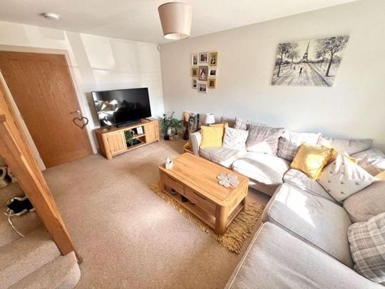 2 bedroom mews to rent - Photo 1