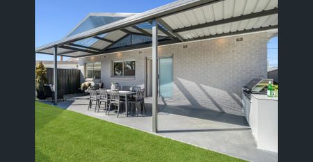 Luxury Family Home - Photo 2