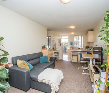 Low-maintenance, lock-and-leave lifestyle! - Photo 6