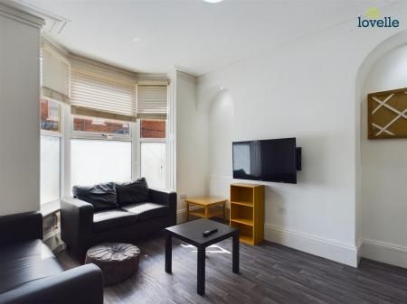 6 bedroom Terraced House To Let - Photo 1