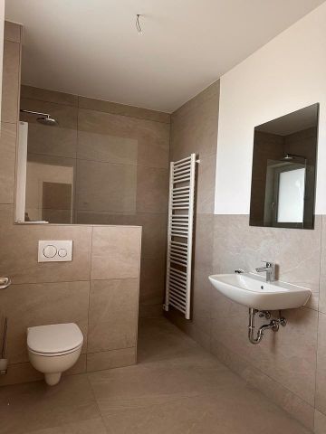 Erstbezug! Moderne 2-Zimmer-Dachgeschosswohnung mit großem Balkon - Photo 4