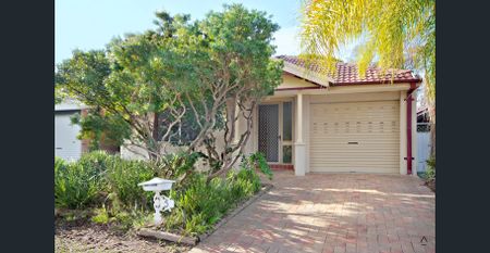 Three Bedroom Family Home - Photo 2