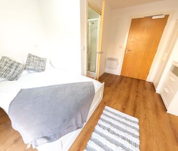 6 bedroom flat to rent - Photo 4