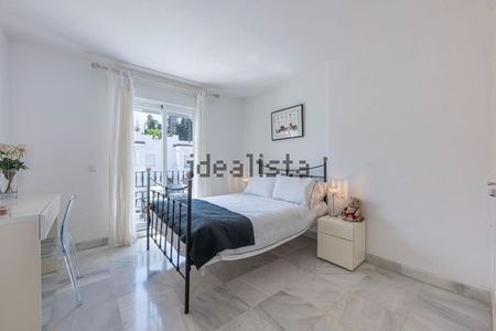 Alquiler de dúplex en Urbanización Los Naranjos de Marbella s/n - Photo 2