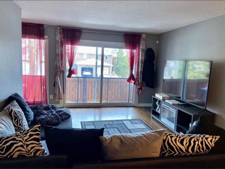 For Lease - 8 Maplehurst Square, Brampton, Ontario - Photo 2