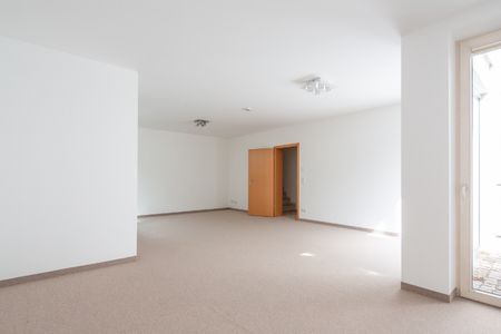 Familienfreundliche Doppelhaushälfte mit Garten, EBK und Doppelgarage in ruhiger Lage - Photo 4