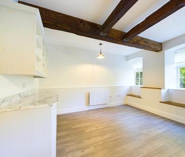 4 bedroom end of terrace house to rent - Photo 1