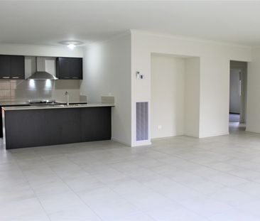 LUXURIOUS FAMILY HOME! - Photo 6