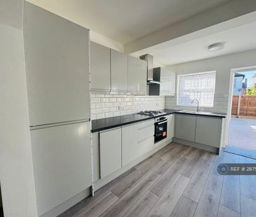 3 bedroom terraced house to rent - Photo 4