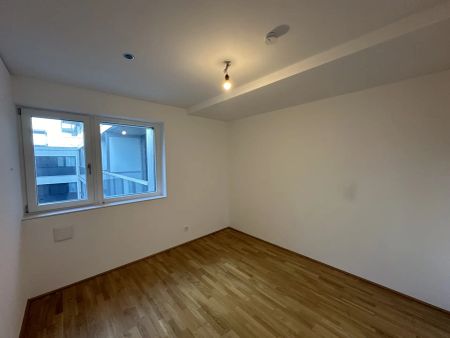 Leben am Wasser - MARINA TOWER - Exklusive 4-Zimmer-Wohnung mit Loggia in Blickrichtung Donau - Foto 3