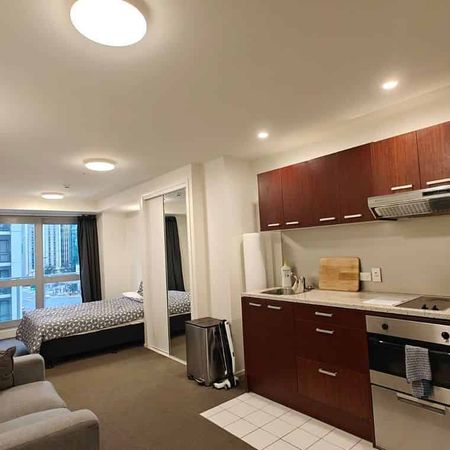 Cosy Furnished Studio with Sky Tower Views - Photo 3