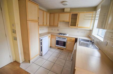 3 bedroom semi-detached house to rent - Photo 2
