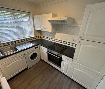 3 bedroom semi-detached house to rent - Photo 6