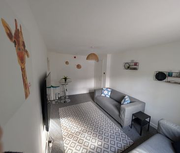6 Bed Terraced House, Denison Court, NG7 - Photo 6