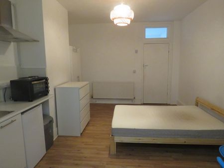 Studio to rent - Photo 2