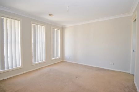 Modern Family Home in a Quiet Cul-De-Sac - Photo 2