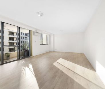 Stylish Pyrmont Living in the Palladium Complex - Photo 3