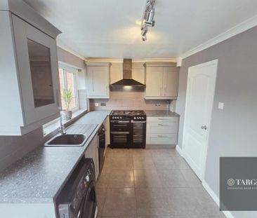 3 bedroom end of terrace house to rent - Photo 1
