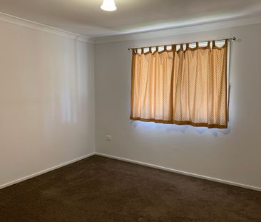 Sunny Four Bedroom Home - Photo 3