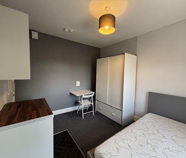 Double room with en suite in HMO - Photo 6