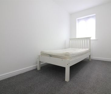 Perry Close, Uxbridge - Photo 3