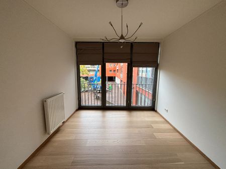 Ruim 3 slpk-appartement met staanplaats in centrum Genk. - Foto 3