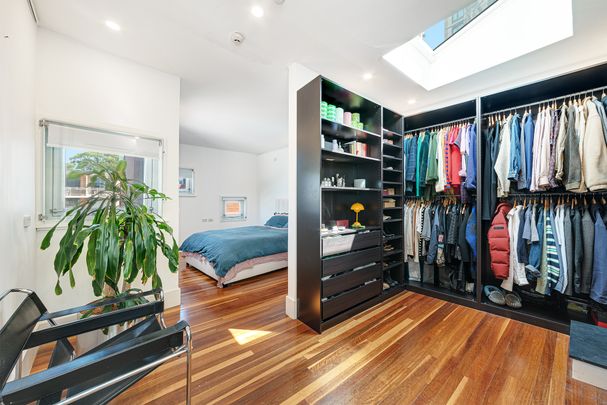 Expansive 249 sqm Three Bedroom Residence - Offered Unfurnished - Photo 1