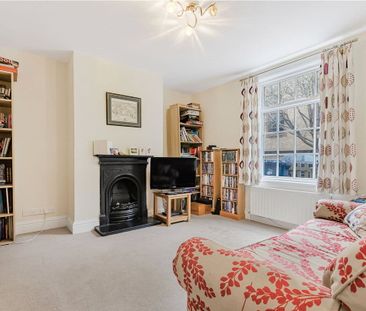 A Victorian end of terrace house located on a sought after road in ... - Photo 1