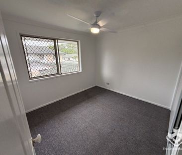 GREAT LOCATION AIR CONDITIONED TOWNHOUSE - Photo 1