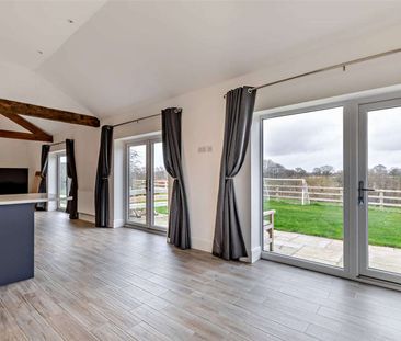 High specification single-level barn conversion with large garden a... - Photo 2