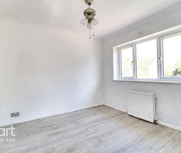 3 bedroom end of terrace house to rent - Photo 3