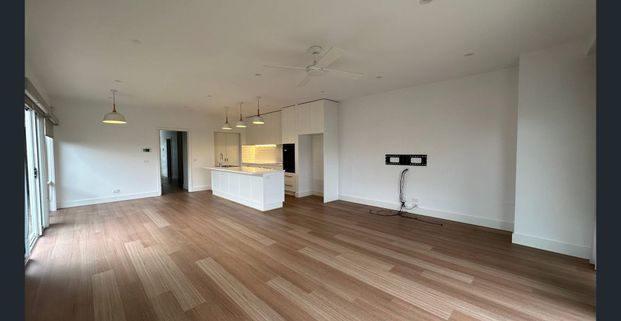 Modern home with loads of comfortable amenities and contemporary feel…. - Photo 1