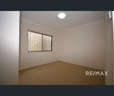 4/27 Brinawa Street, Camp Hill, Qld 4152 - Photo 2