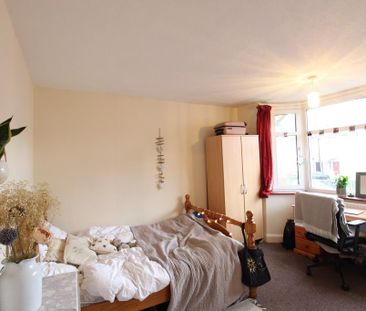 4 bedroom semi-detached house to rent - Photo 5