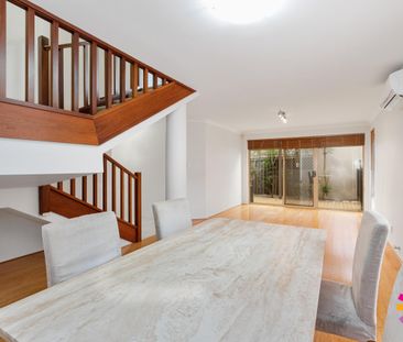 FANTASTIC 3 BEDROOM 2 BATHROOM TOWNHOUSE IN SOUTH PERTH! - Photo 2