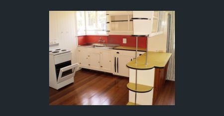 Classic Charm Positioned on a Generous Block - Photo 3