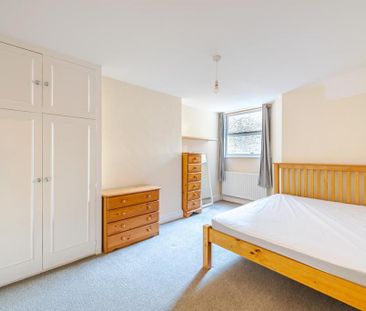 3 bedroom flat to rent - Photo 3