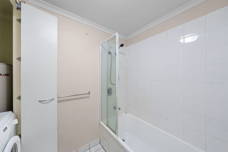 Extremely well-located apartment in the city center - Photo 5