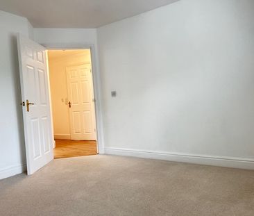 Two Bedroom Modern Pristine Apartment for Rent in Gravesend - Photo 2